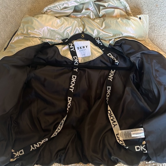 DKNY Iridescent Puffer Jacket | LARGE - Picture 6 of 10